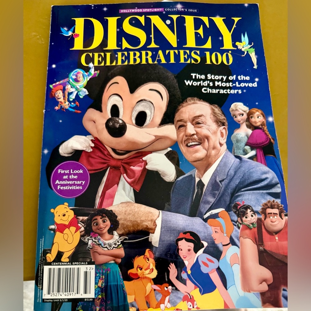 ✨Disney 100 Collector’s Edition Magazine✨